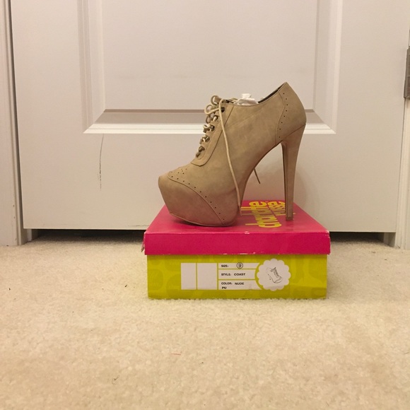 Heels - Picture 2 of 3